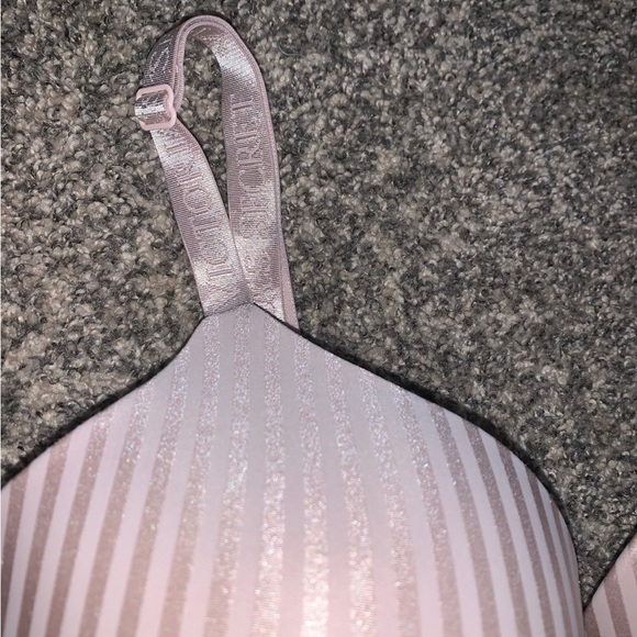Victoria Secret bra 36dd - Picture 3 of 5